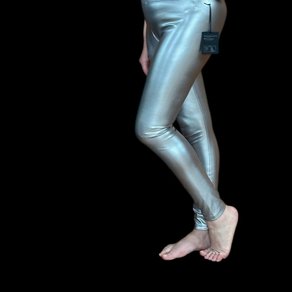 Simply Vera High Rise Shaping Faux Leather Metallic Silver Legging- brand new - Picture 9 of 14